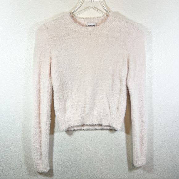 Aritzia Sunday Best Fuzzy Sweater size 2XS – Blush Pink Eyelash Knit Crewneck - Picture 2 of 7